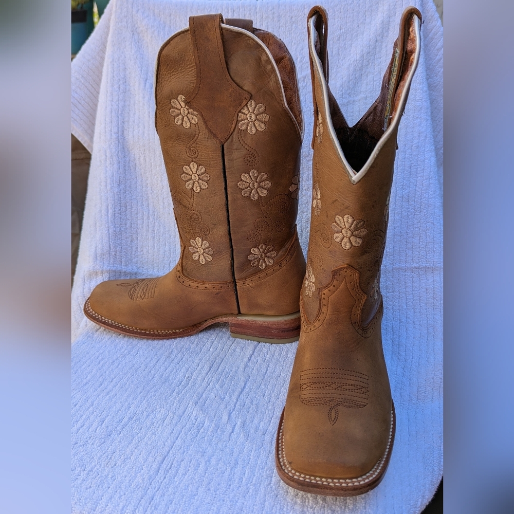 Old Corral Tan Embroidered Size 9 Women Small Heeled Cowboy Boots Stagecoach